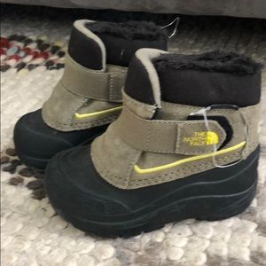The North Face toddler snow boots.